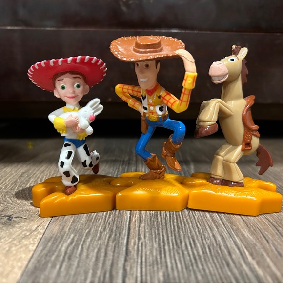 Disney McDonald’s puzzle piece figures - Picture 2 of 4